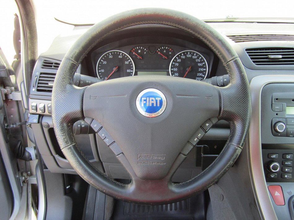 Fiat Croma 2.2i 