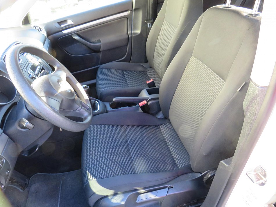 Volkswagen Golf 1.6 TDi 