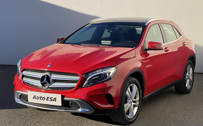 Mercedes-Benz GLA 1.6i  200