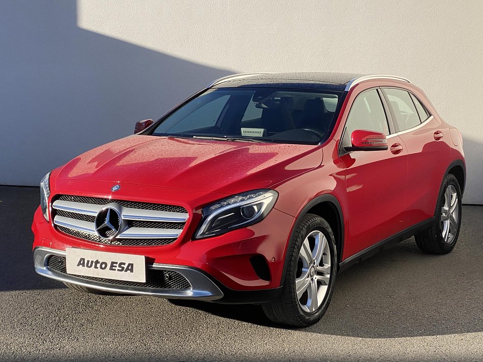 Mercedes-Benz GLA 1.6i  200