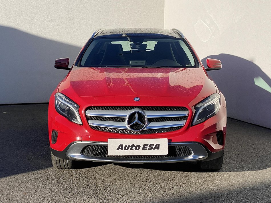 Mercedes-Benz GLA 1.6i  200