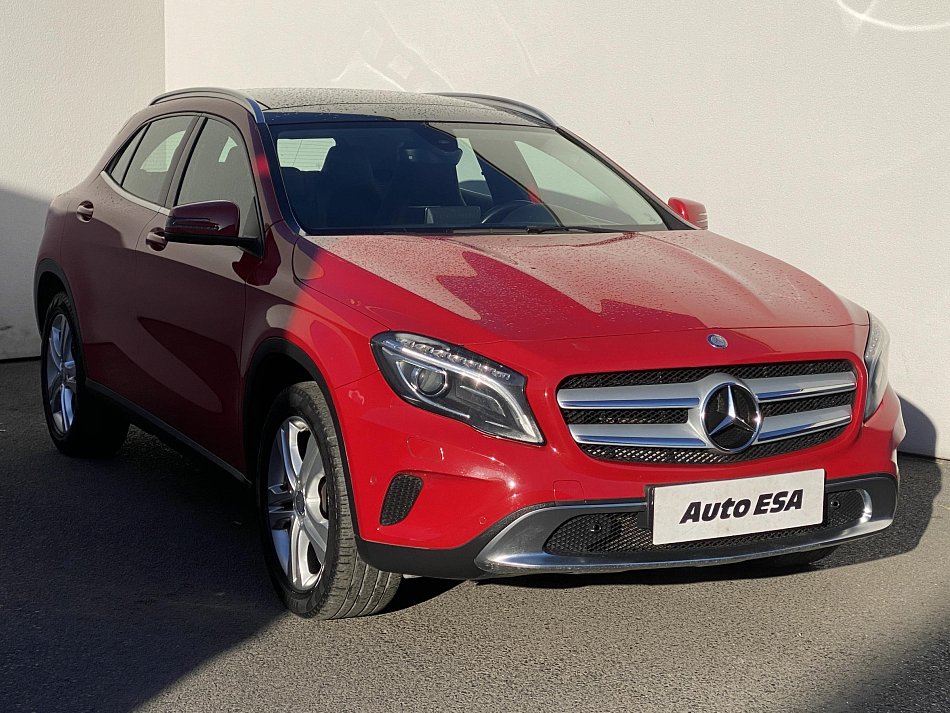 Mercedes-Benz GLA 1.6i  200