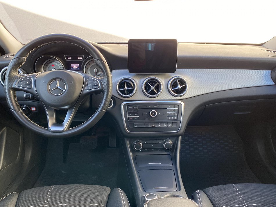 Mercedes-Benz GLA 1.6i  200