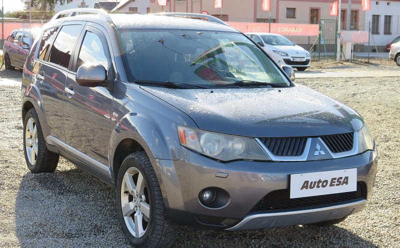 Mitsubishi Outlander 2.4i  4x4