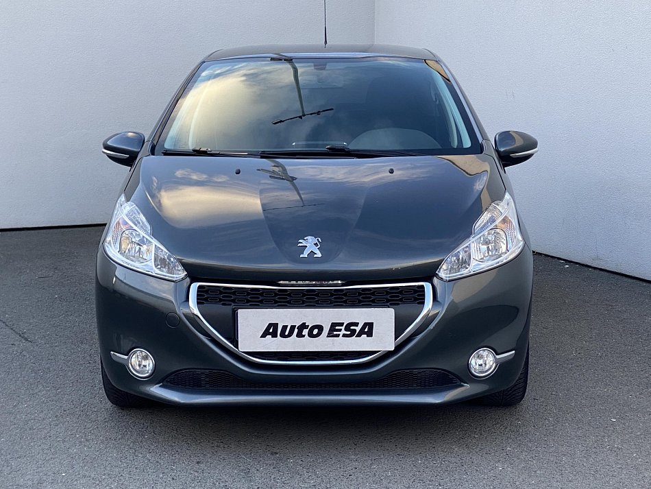 Peugeot 208 1.2i 