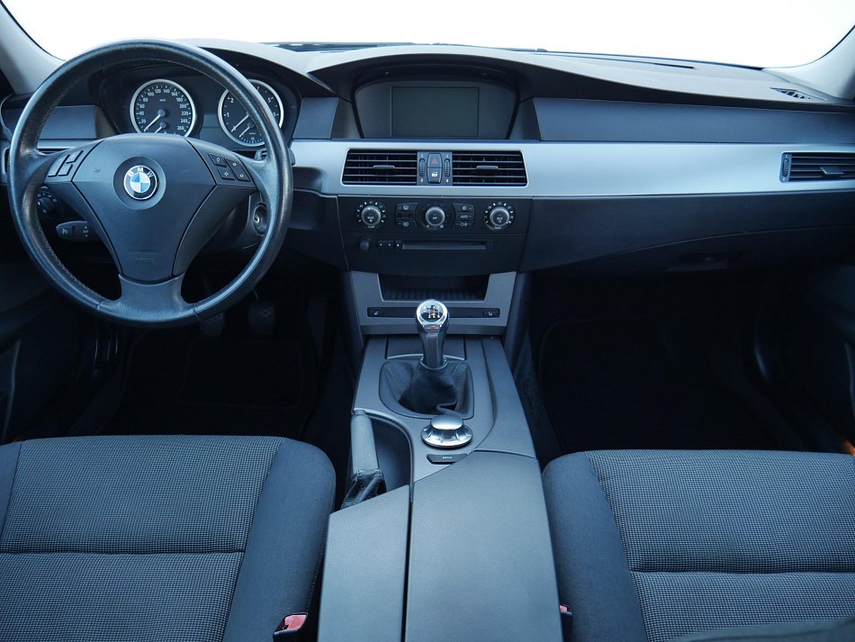 BMW Řada 5 2.2i  520i