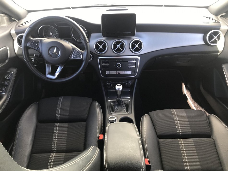 Mercedes-Benz CLA 1.6T  180