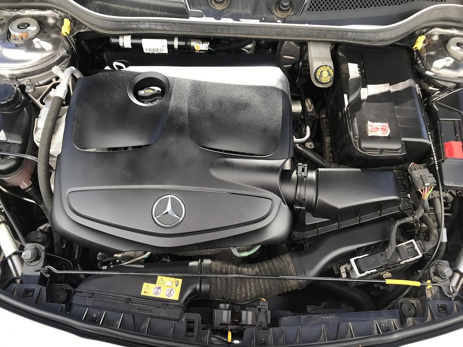 Mercedes-Benz CLA 1.6T  180