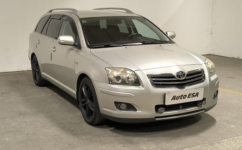 Toyota Avensis 2.2i 