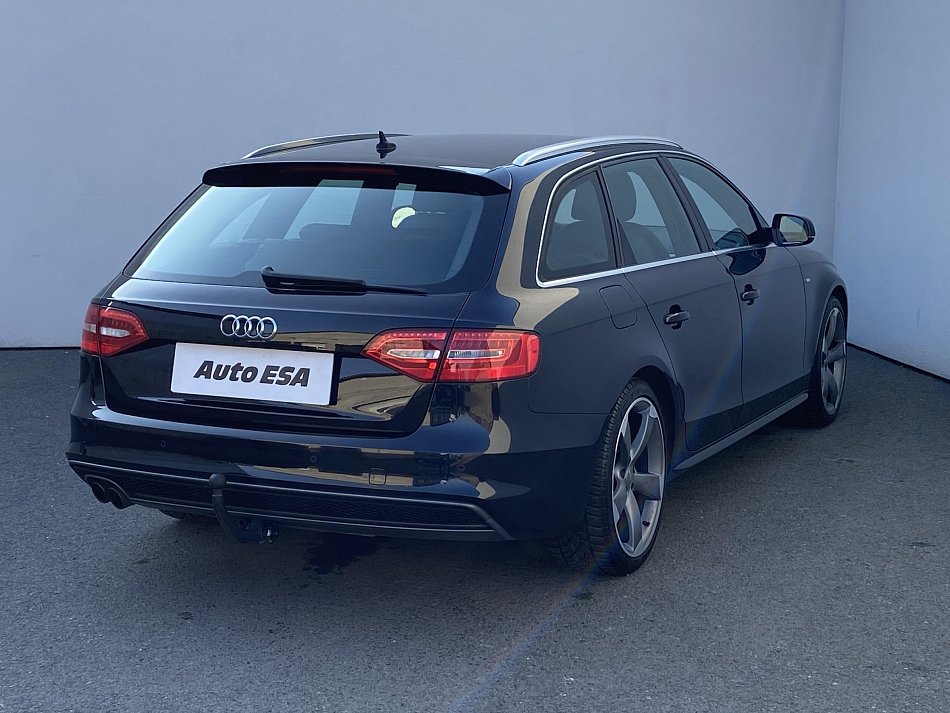 Audi A4 2.0 TDi S-line 4x4