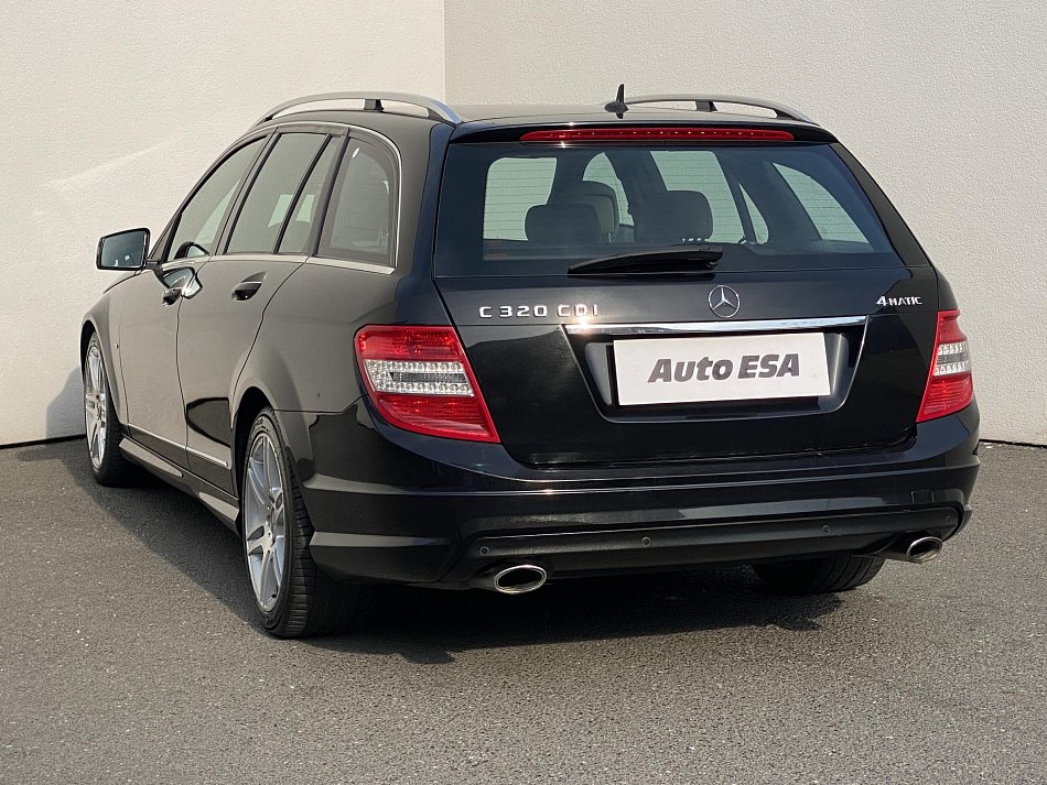 Mercedes-Benz Třída C 3.0 CDi Avantgarde 320CDi 4Matic