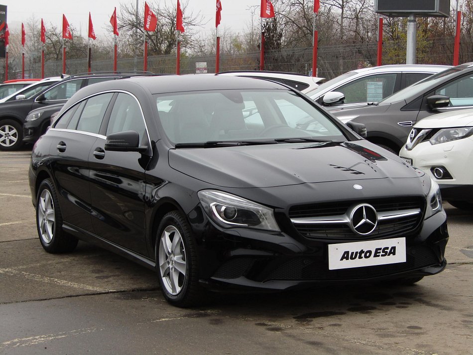 Mercedes-Benz CLA 1.6i  CLA180