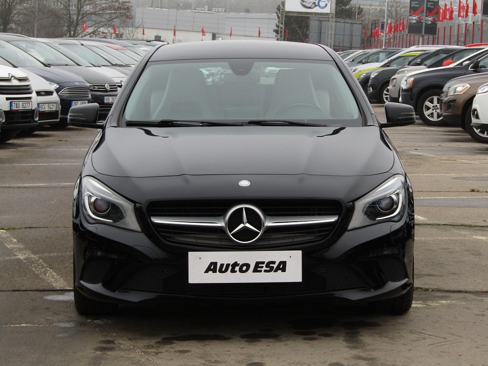 Mercedes-Benz CLA 1.6i  CLA180