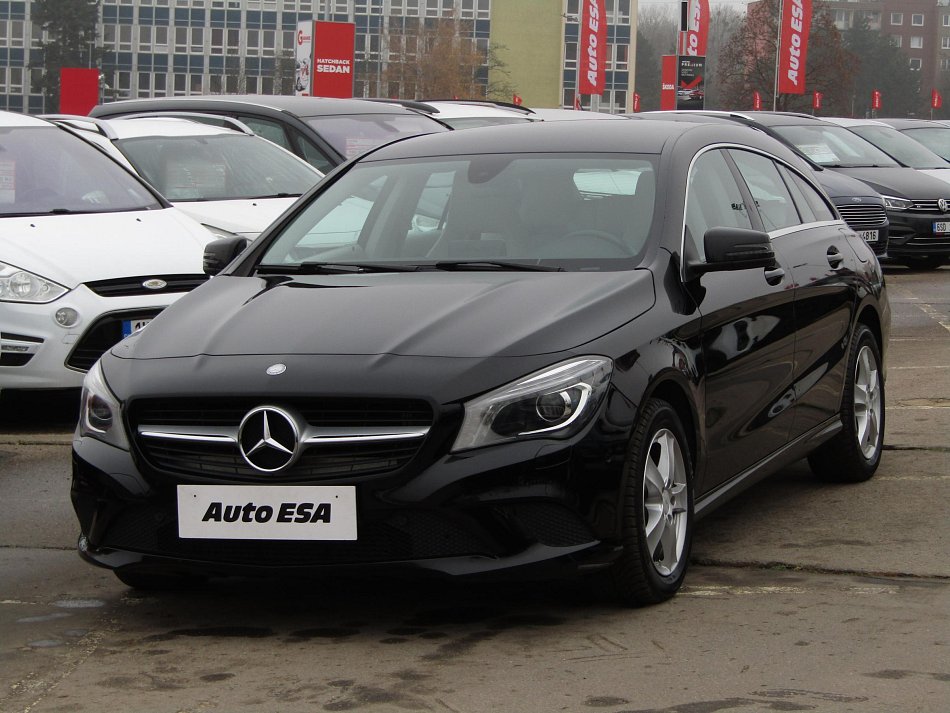 Mercedes-Benz CLA 1.6i  CLA180