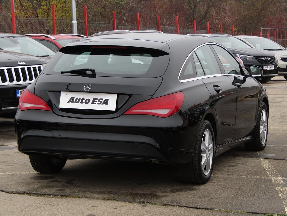 Mercedes-Benz CLA 1.6i  CLA180