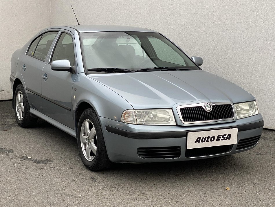 Škoda Octavia 1.6 16V Ambiente