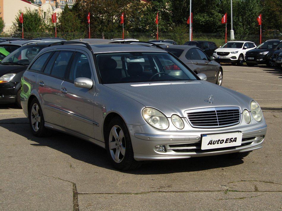 Mercedes-Benz Třída E 3.2i  E 320 4MATIC