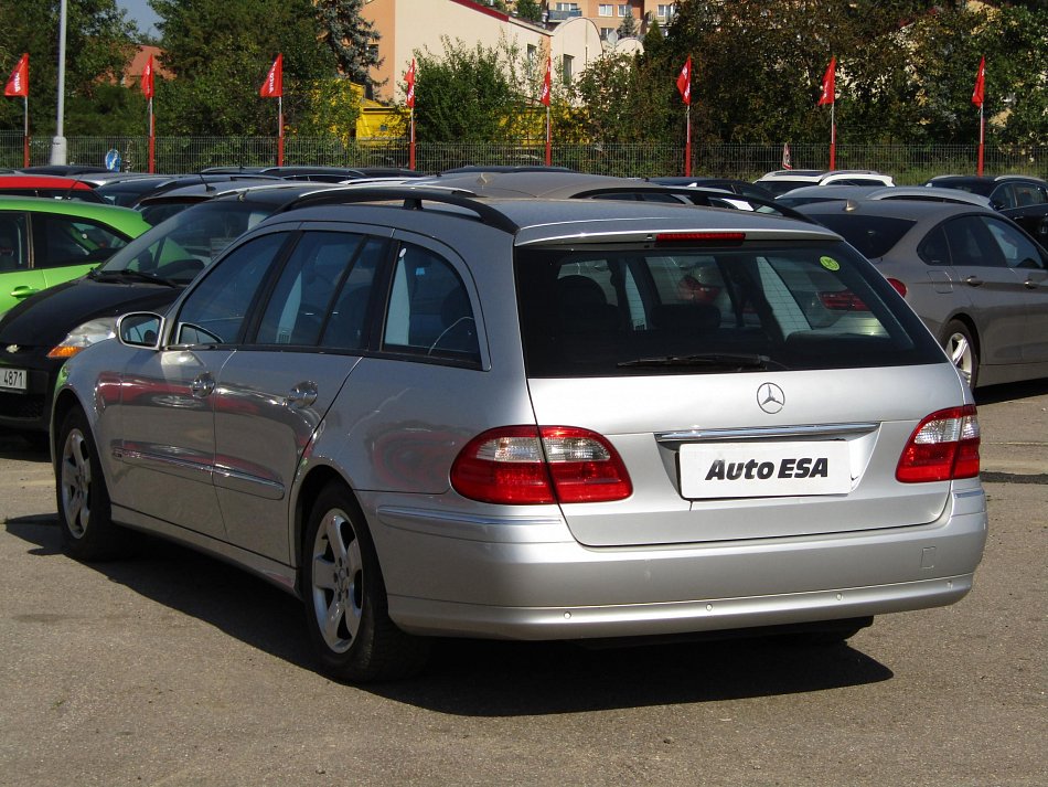 Mercedes-Benz Třída E 3.2i  E 320 4MATIC