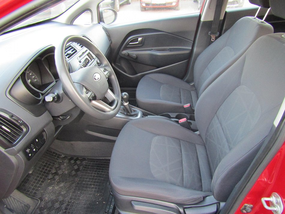 Kia Rio 1.3i 