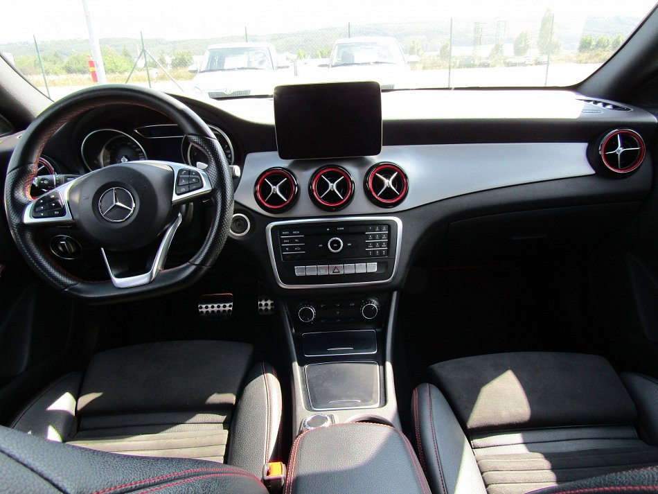 Mercedes-Benz CLA 2.0i  250 4M