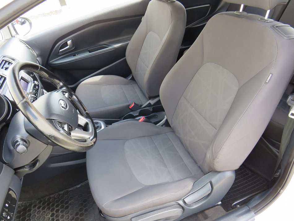 Kia Rio 1.3i 