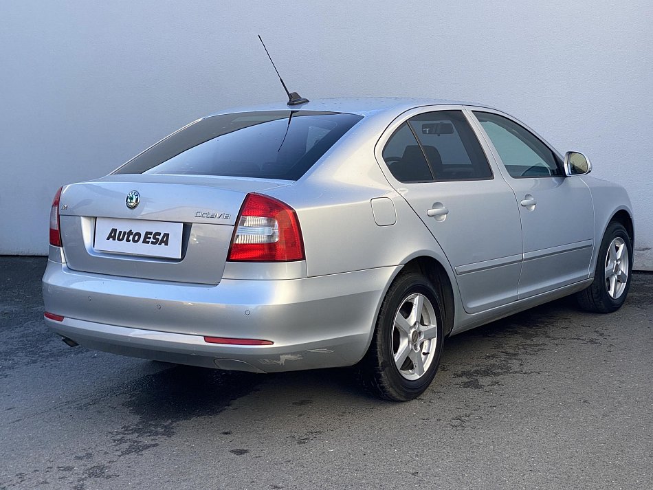 Škoda Octavia II 1.6 MPi Elegance