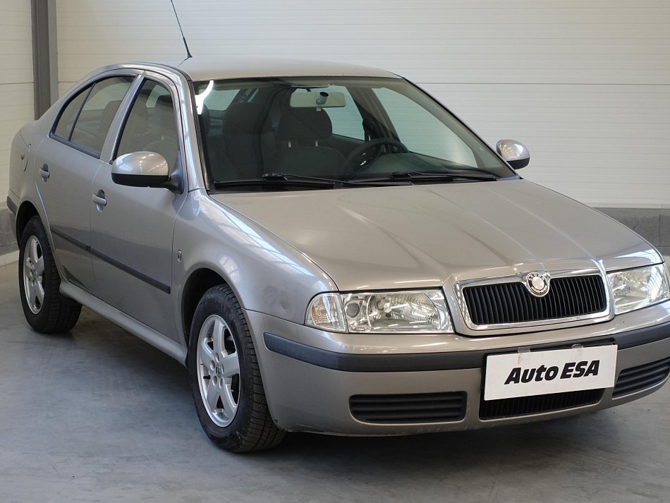 Škoda Octavia 1.6i  Tour