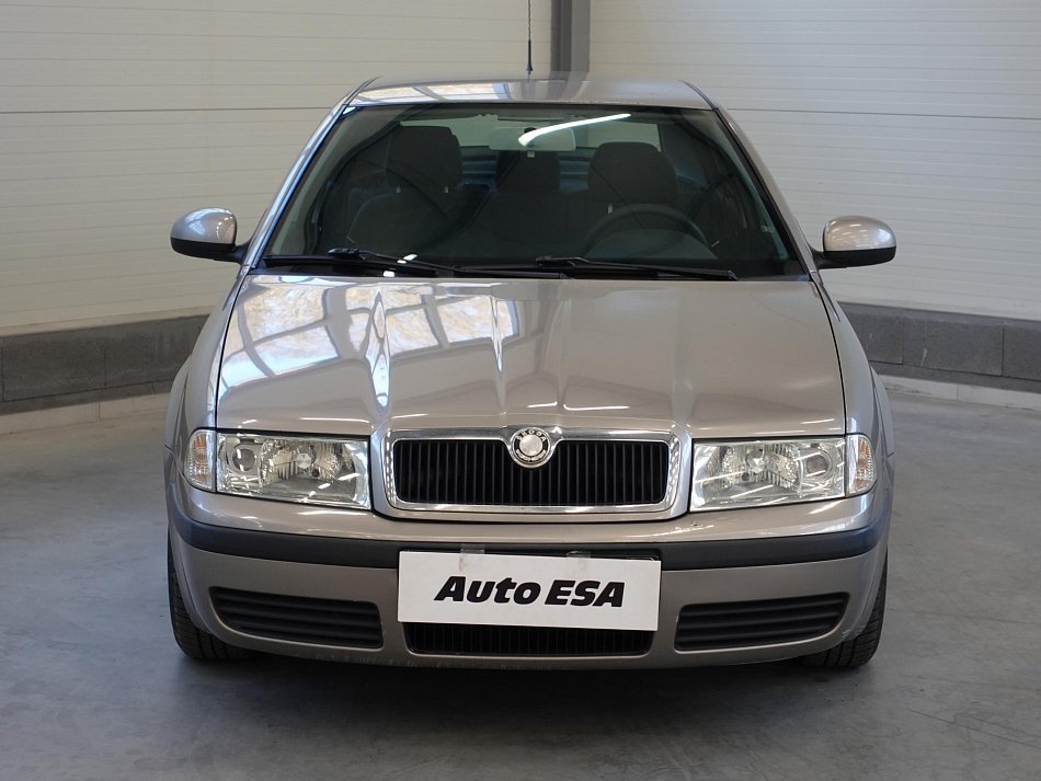 Škoda Octavia 1.6i  Tour