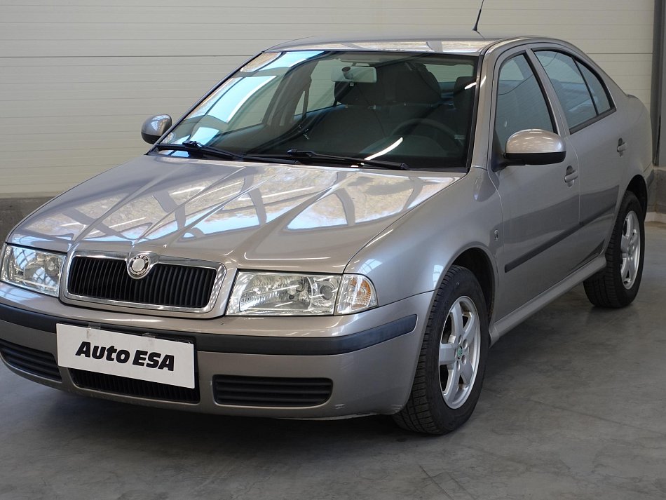 Škoda Octavia 1.6i  Tour