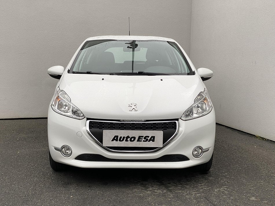 Peugeot 208 1.4i 